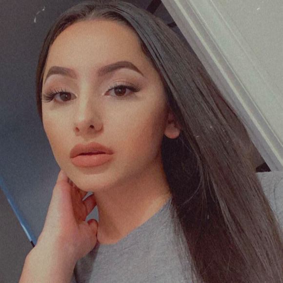 ariananflores